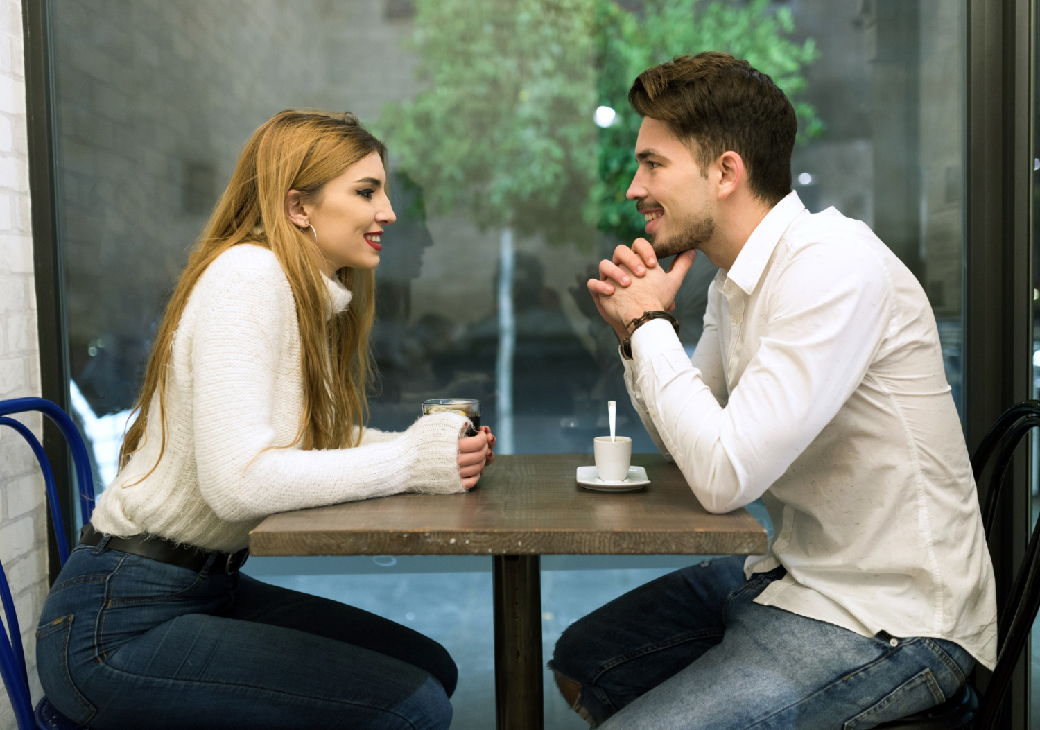 Casal conversando